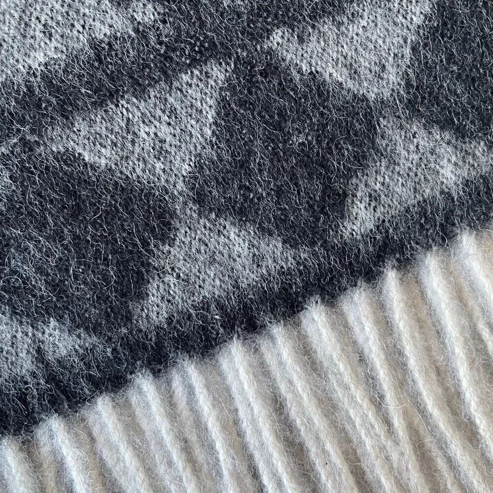 ARTZNL 100% Baby Alpaca Throw Blanket Black Diamond Large Luxury Soft All Season